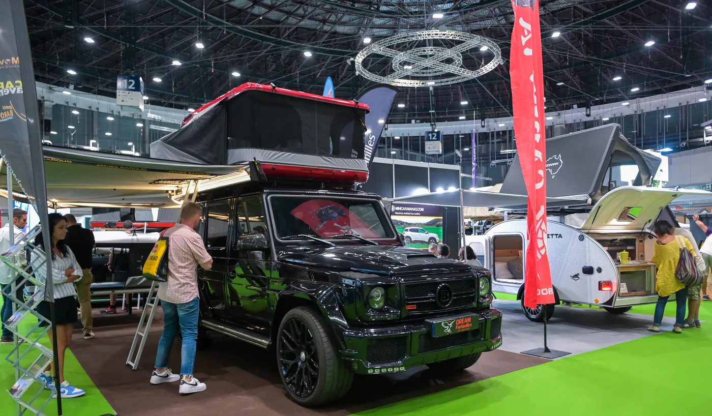 Vehículos camper expuestos en el pabellón de IFEMA durante MECC